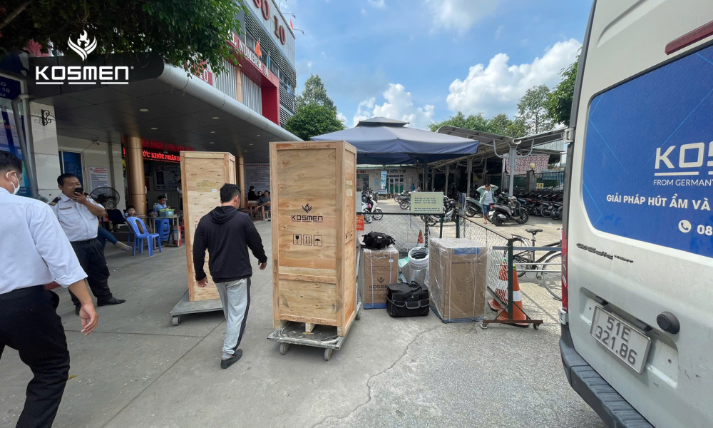 Kosmen delivers and provides installation support for the Kosmen KM-180S dehumidifier at Hau Giang General Hospital No. 10.