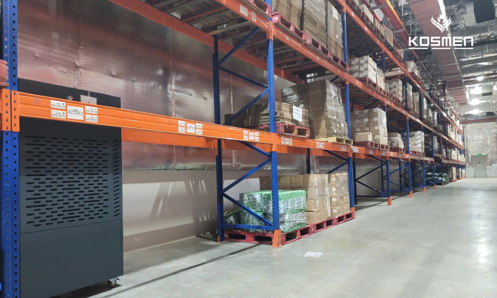 The Kosmen KM-480S dehumidifier is the ideal solution for controlling humidity in large warehouses of up to 800m².